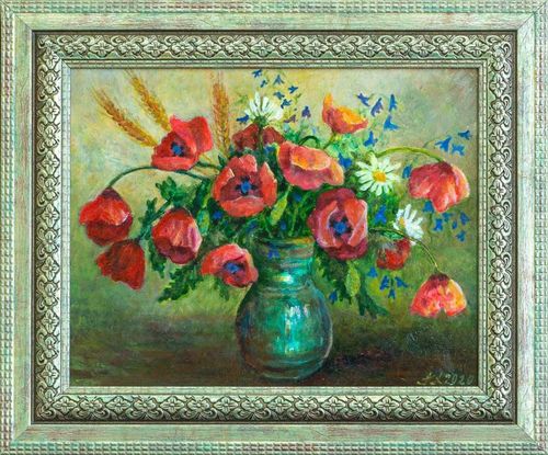 A bouquet of poppies in a vase